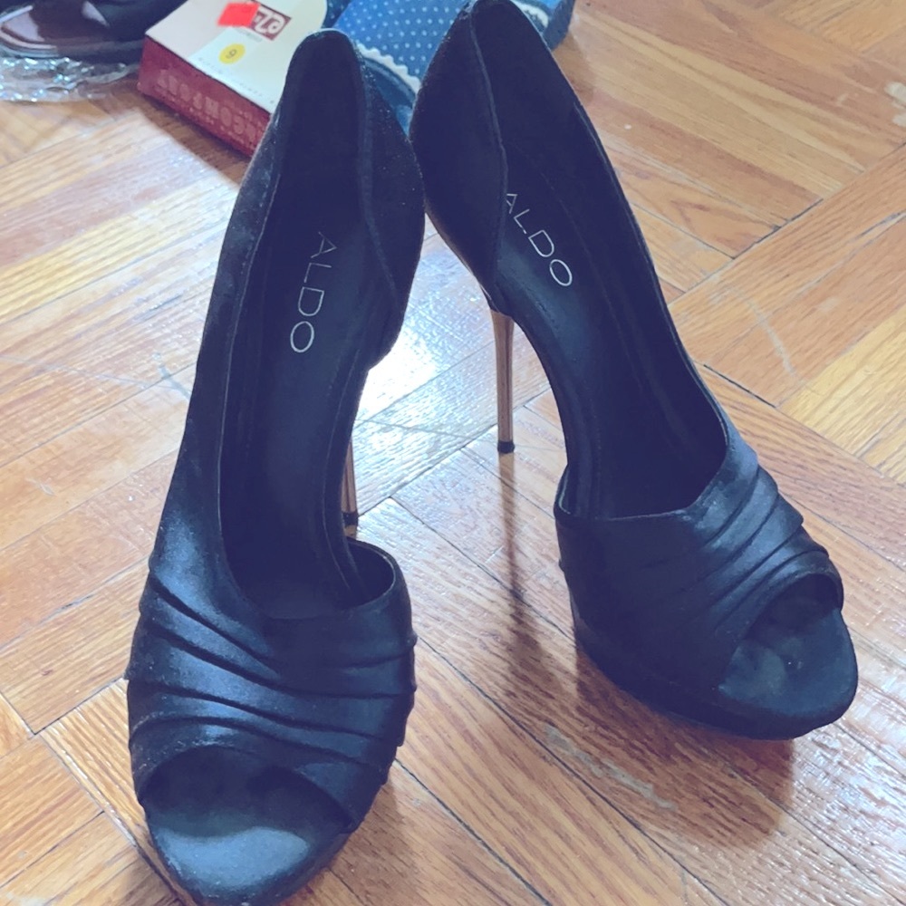 Black peep toe heels